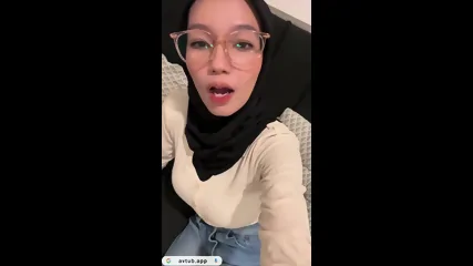Beautiful Indonesian hijab girl ð - Videos Colmax 4K Gratuites HD | Jeux de Rue