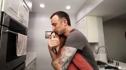 Bitchy Renter Gets Stuffed With Big Cock - Video Porno Gratuite HD | Jeux de Rue