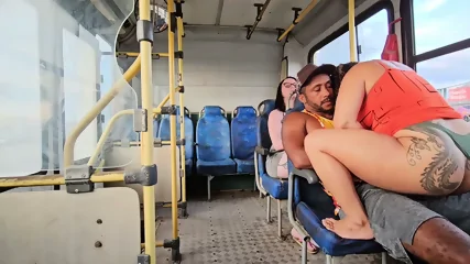 Amateur BBW Public Bus Blowjob & Creampie Caught - Video Porno Gratuite HD | Jeux de Rue